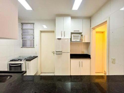 Majoituspaikan Edifício Dez de Março keittiö tai keittotila