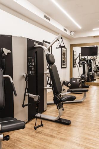 Fitness centrum a/nebo fitness zařízení v ubytování Hotel Plaza
