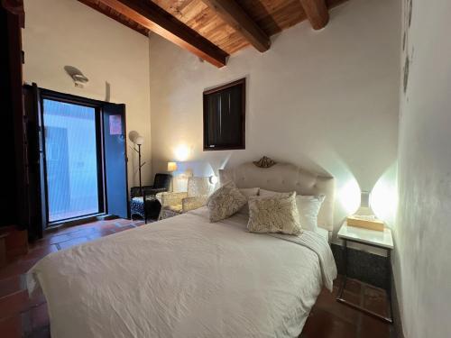 a bedroom with a white bed with a large window at 依山行館 浪漫恬靜的落腳處 in Jincheng