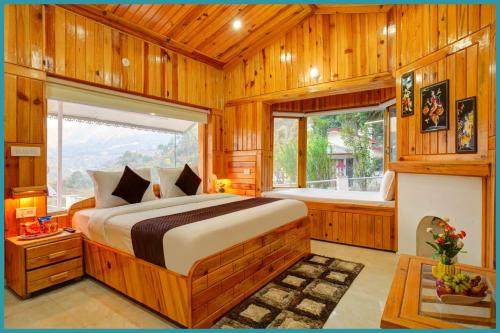 Ένα ή περισσότερα κρεβάτια σε δωμάτιο στο Hotel ! Ambience Peachwood !! Resort Nainital with -Restaurant -Parking -Mountain View -Hustlefree -noisefree -playingarea #wifi - Near Bohra kot Ram Garh Park- A Premium Hotel In Nainital