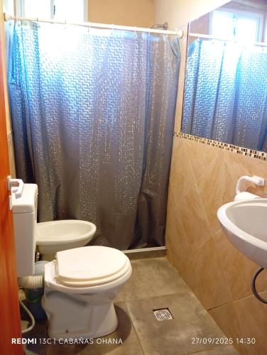 a bathroom with a toilet and a sink and a shower at Ohana in Potrero de Garay