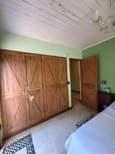 a bedroom with two large wooden doors and a bed at Neike Hotel Boutique in Punta del Este