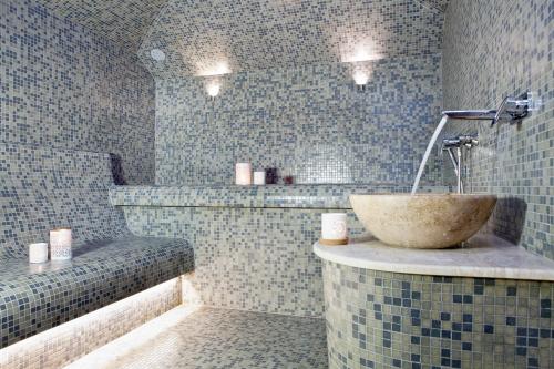 Koupelna v ubytování Kurshi Hotel & Spa