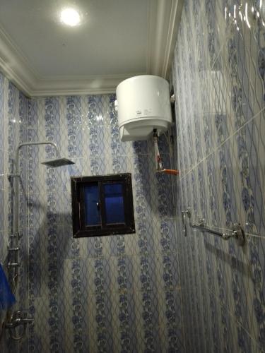 Bilik mandi di APART APARTMENTs