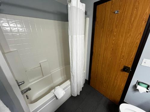 a bathroom with a tub and a toilet and a shower at Quality Inn Grand Rapids Near Downtown in Grand Rapids