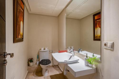Ένα μπάνιο στο Vue imprenable & Terrasse Rare Centre Marrakech