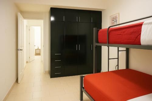 a bedroom with two bunk beds and a closet at EDISÓN 81 Unidades de renta habitacional in Morelia