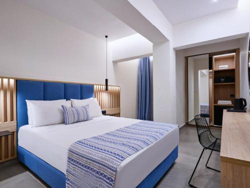 Кровать или кровати в номере Blue Sea Holiday Village