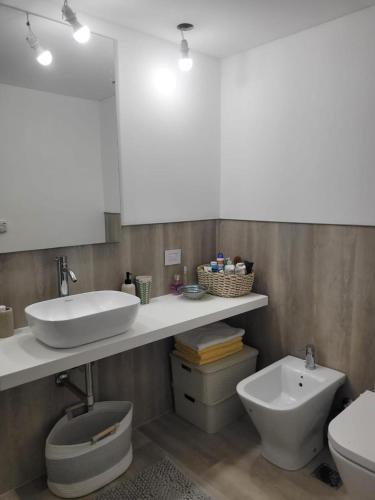 a bathroom with a sink and a toilet and a mirror at Departamento de mar- UF5-La Reserva Almarena in Costa del Este