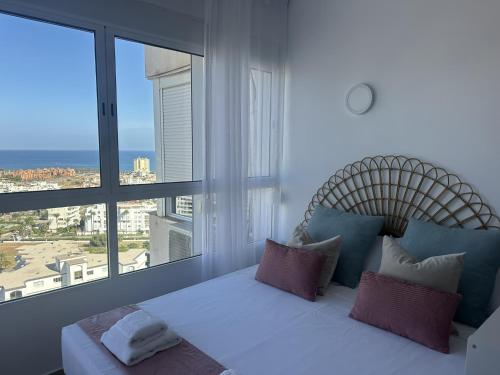 Colina Beach con vistas al mar