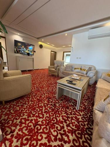 Posezení v ubytování New flats with high quality furniture and a charming view in Shmeisani