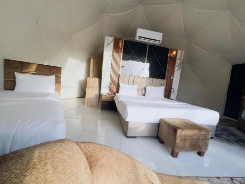 Cama o camas de una habitación en Rum STAR luxury camp