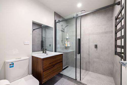 Ένα μπάνιο στο 10min walk to Stadium - Modern 3BR with garage