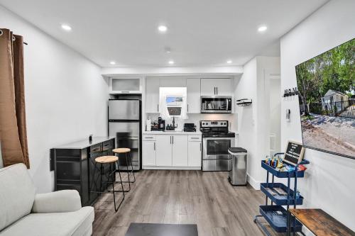 Heart of Miami Oasis, Modern, Steps from It All photo 6