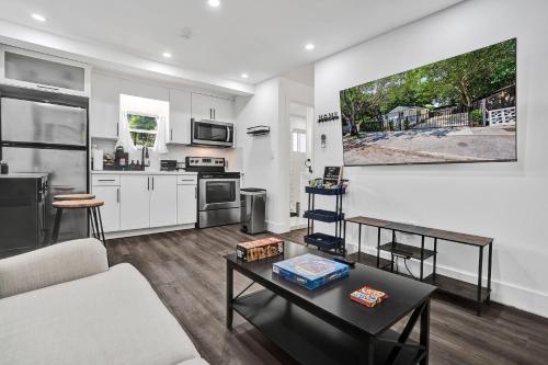 Heart of Miami Oasis, Modern, Steps from It All photo 10