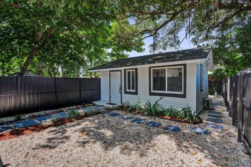 Heart of Miami Oasis, Modern, Steps from It All photo 7