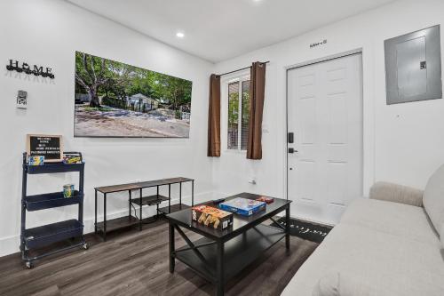 Heart of Miami Oasis, Modern, Steps from It All photo 11