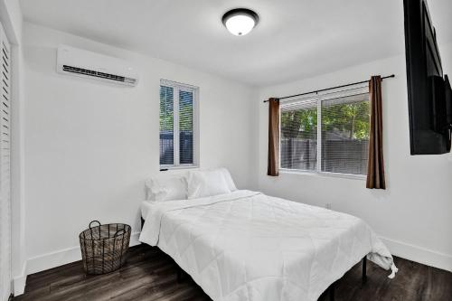 Heart of Miami Oasis, Modern, Steps from It All photo 4