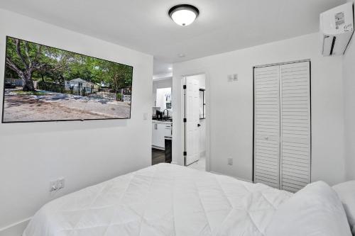 Heart of Miami Oasis, Modern, Steps from It All photo 15