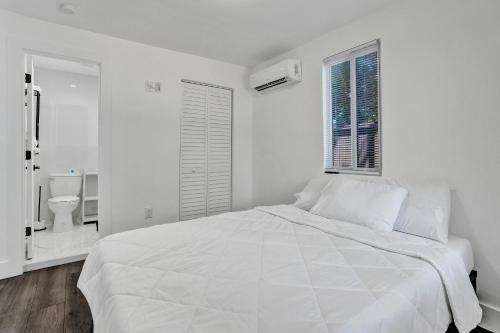 Heart of Miami Oasis, Modern, Steps from It All photo 13