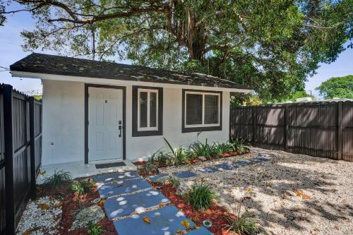 Heart of Miami Oasis, Modern, Steps from It All photo 17