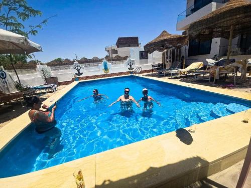 Πισίνα στο ή κοντά στο Flower of life guest house