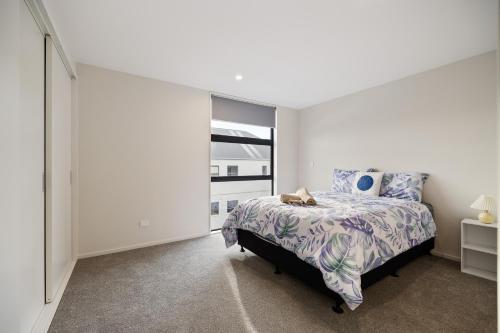 Ένα ή περισσότερα κρεβάτια σε δωμάτιο στο 3 BR with garage - Group Getaways Made Easy in Central CHCH