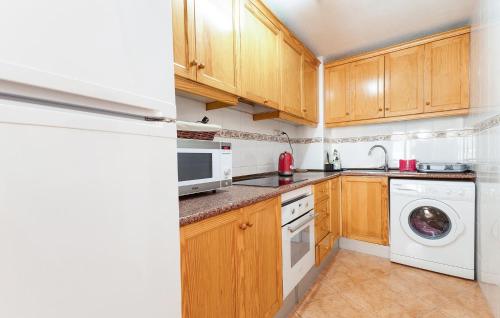 Beautiful Apartment In Torrevieja With Wifi