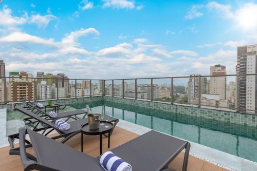 Cozzy Premium Paulista — Pool view