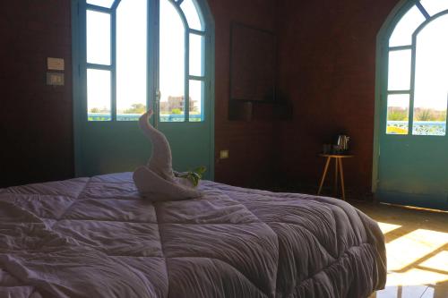 Ένα ή περισσότερα κρεβάτια σε δωμάτιο στο Flower of life guest house