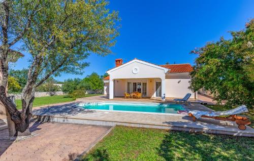 Beautiful Home In Peroj