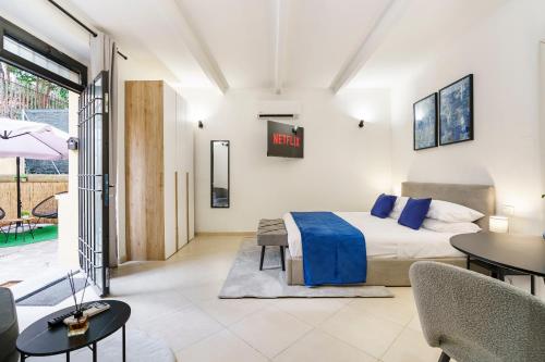 Modern Minimalist Loft with Terrace and Parking