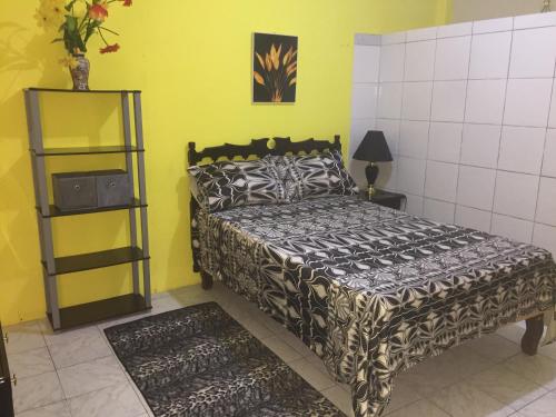 Ein Bett oder Betten in einem Zimmer der Unterkunft Cozy Oasis Hideaway