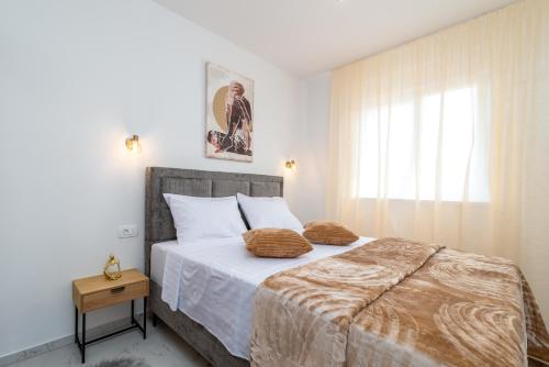Apartments with parking space Trogir - 24927