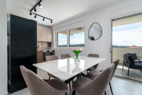 Apartments with parking space Trogir - 24927