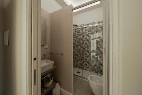 a bathroom with a sink and a toilet and a mirror at Mare Magnum in Castellammare di Stabia
