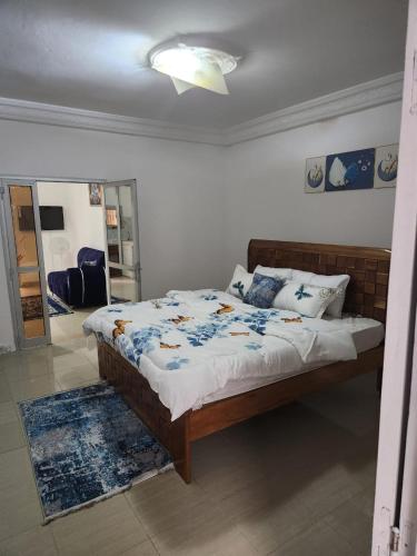 a bedroom with a bed and a mirror at Ramo in Dakar