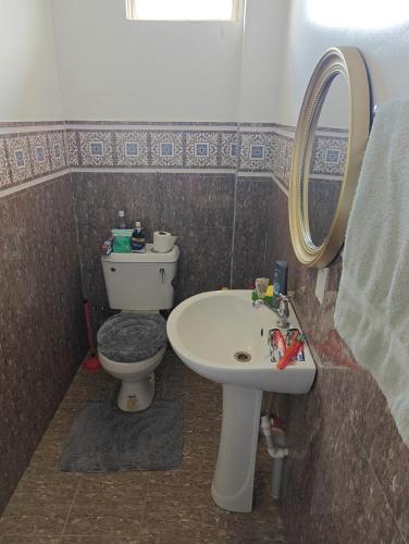 Ένα μπάνιο στο 3 Bdrm Home on heroes highway