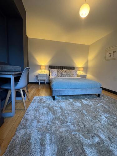 Ένα ή περισσότερα κρεβάτια σε δωμάτιο στο One bedroom basement flat
