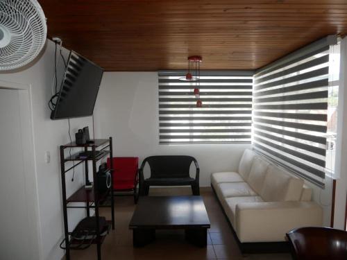 Χώρος καθιστικού στο Apartamento Melgar Central Piscina Conjunto