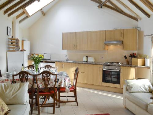 Dapur atau dapur kecil di Dove Cottage - 25117