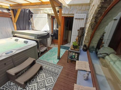 a bathroom with a tub and a sink in a house at Loft ravissant avec jacuzzi et parc in Orange