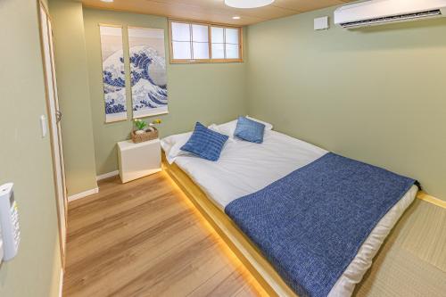 7 min walk from JR Yamanote Line Uguisudani Spacious 4-Bedroom House near Ueno & Asakusa With Parking