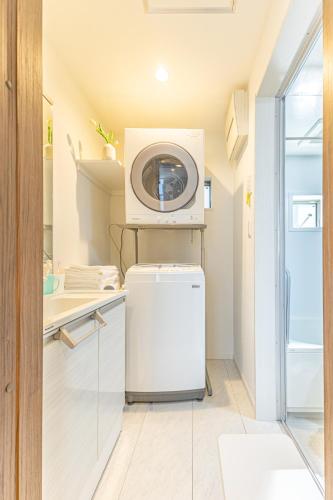 7 min walk from JR Yamanote Line Uguisudani Spacious 4-Bedroom House near Ueno & Asakusa With Parking