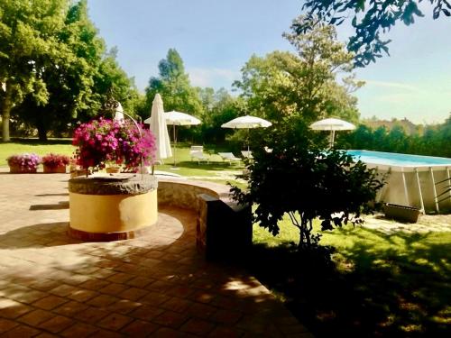 B&B Villa Lorianaの敷地内または近くにあるプール