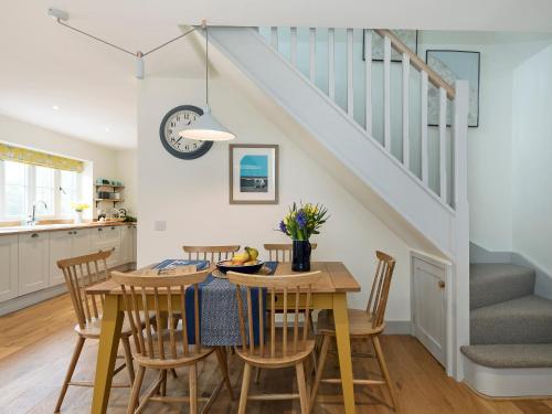 a kitchen and dining room with a table and chairs at Meadow View in Swafield