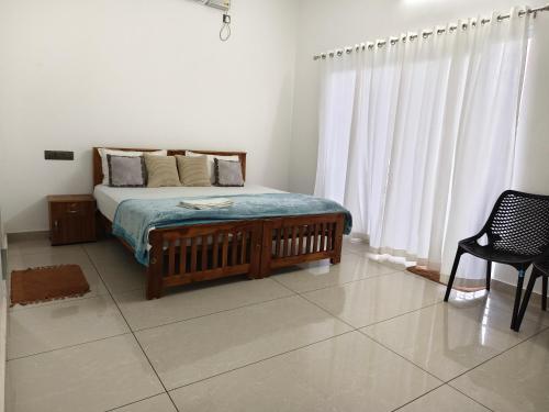 Katil atau katil-katil dalam bilik di Waves Beach Homestay