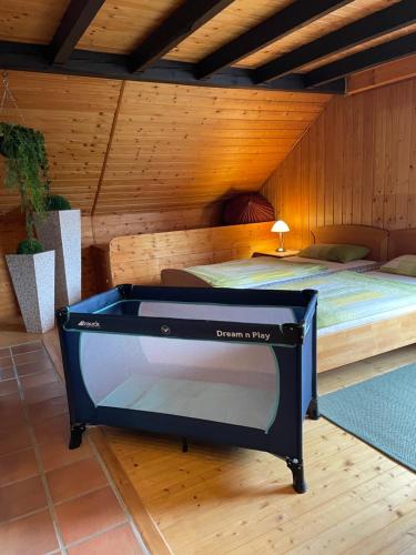 a small room with a bed and a microwave at Bunnyhill in Elchingen