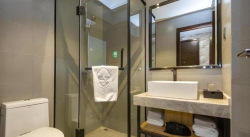 Ένα μπάνιο στο GreenTree Inn Express Fuzhou Minhou County Mindu Custom Park
