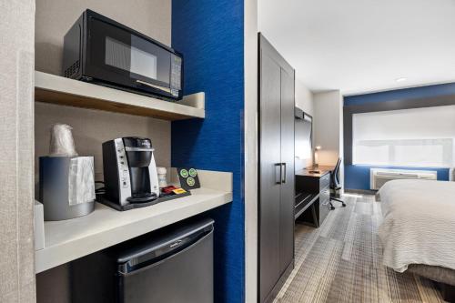 a small hotel room with a bed and a television at Holiday Inn Express - Sunnyvale - Silicon Valley by IHG in Sunnyvale